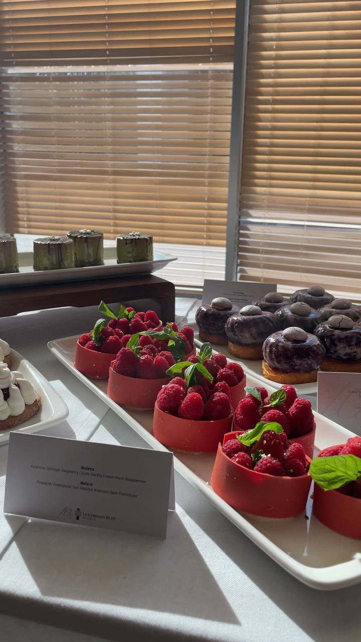 Приготовление десертов в Le Cordon Bleu Стамбул