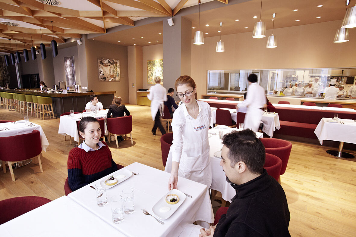 Сервировка на практическом занятии Le Cordon Bleu